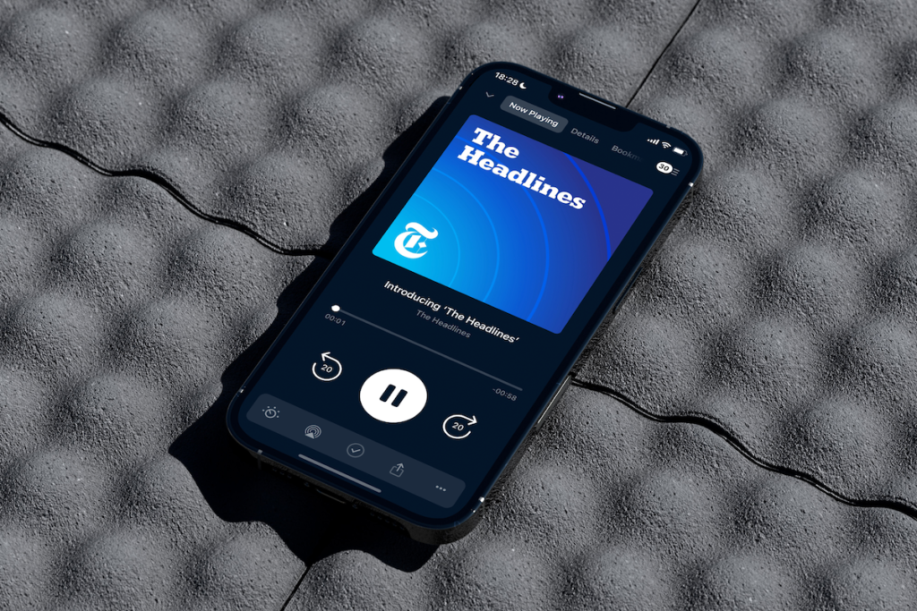 Pocket Casts support page showing the Now Playing, Notes, and Chapters tabs for navigating sections of a podcast episode.